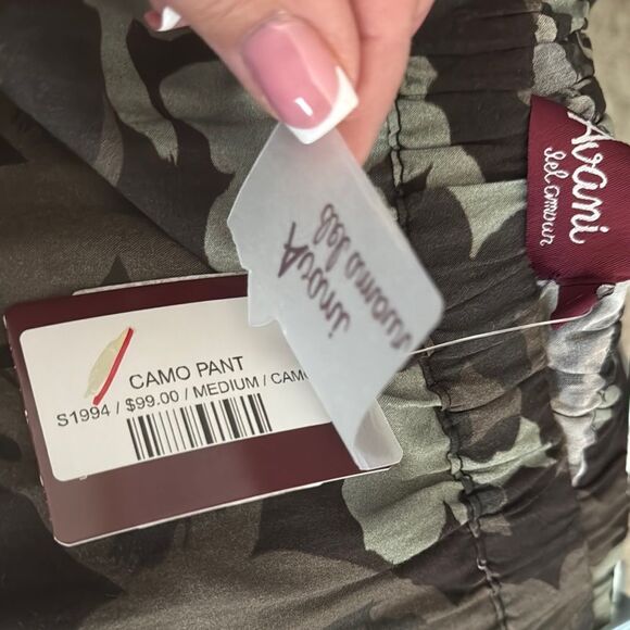 Avani Del Amour Green Camo Print Pants with Relaxed Fit and Floral Embroidery - Picture 7 of 7